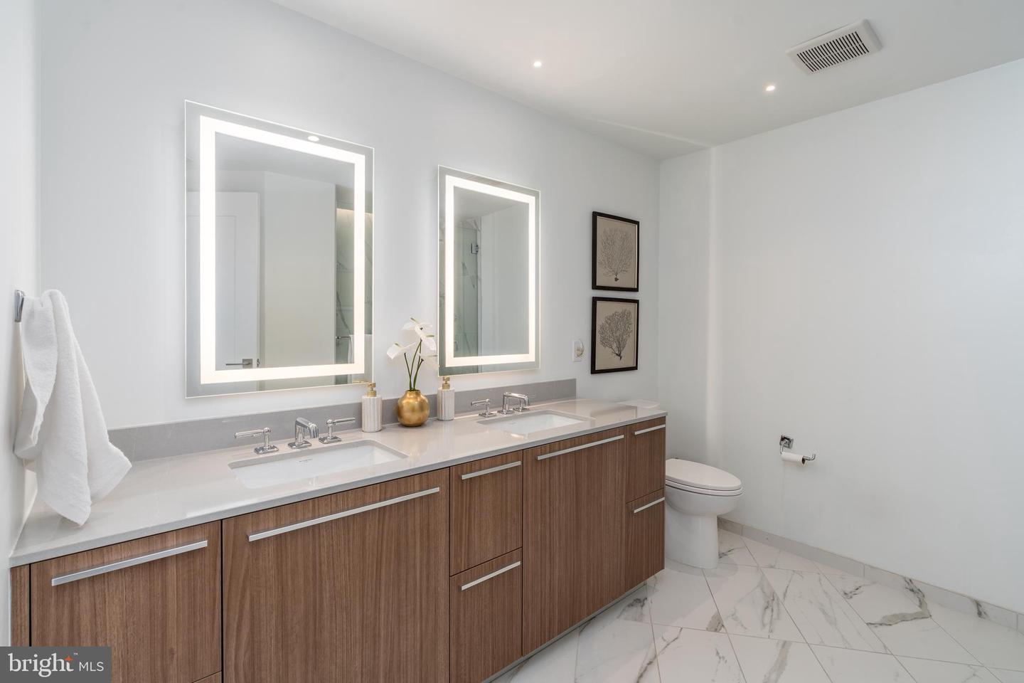 1201 N ROYAL ST #210, ALEXANDRIA, Virginia 22314, 2 Bedrooms Bedrooms, ,2 BathroomsBathrooms,Residential,For sale,1201 N ROYAL ST #210,VAAX2046994 MLS # VAAX2046994