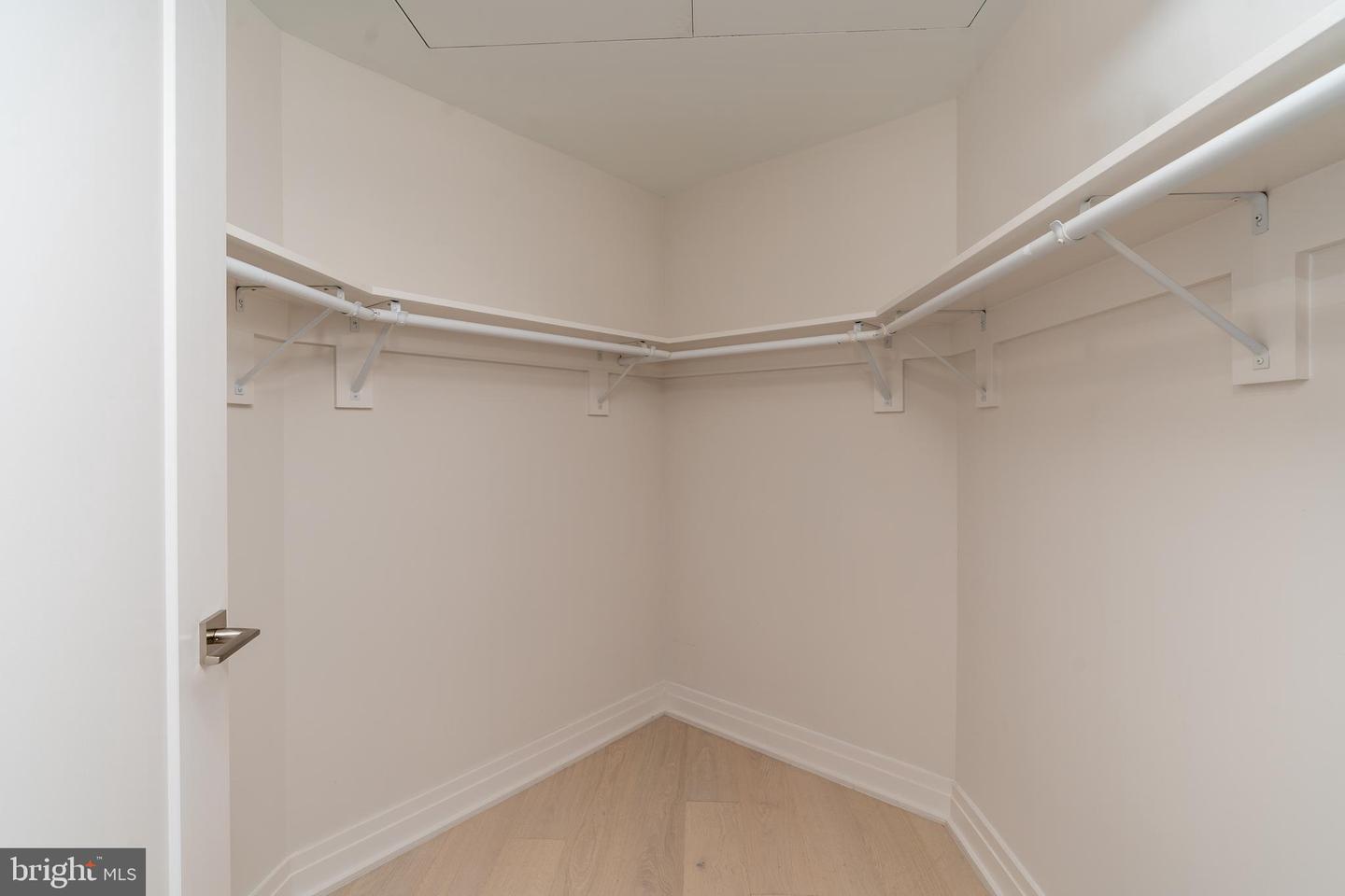 1201 N ROYAL ST #210, ALEXANDRIA, Virginia 22314, 2 Bedrooms Bedrooms, ,2 BathroomsBathrooms,Residential,For sale,1201 N ROYAL ST #210,VAAX2046994 MLS # VAAX2046994