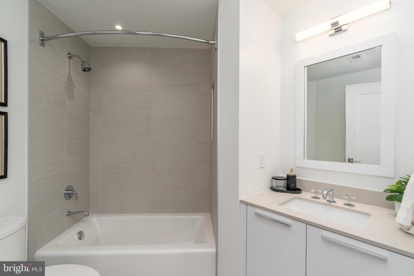 1201 N ROYAL ST #210, ALEXANDRIA, Virginia 22314, 2 Bedrooms Bedrooms, ,2 BathroomsBathrooms,Residential,For sale,1201 N ROYAL ST #210,VAAX2046994 MLS # VAAX2046994