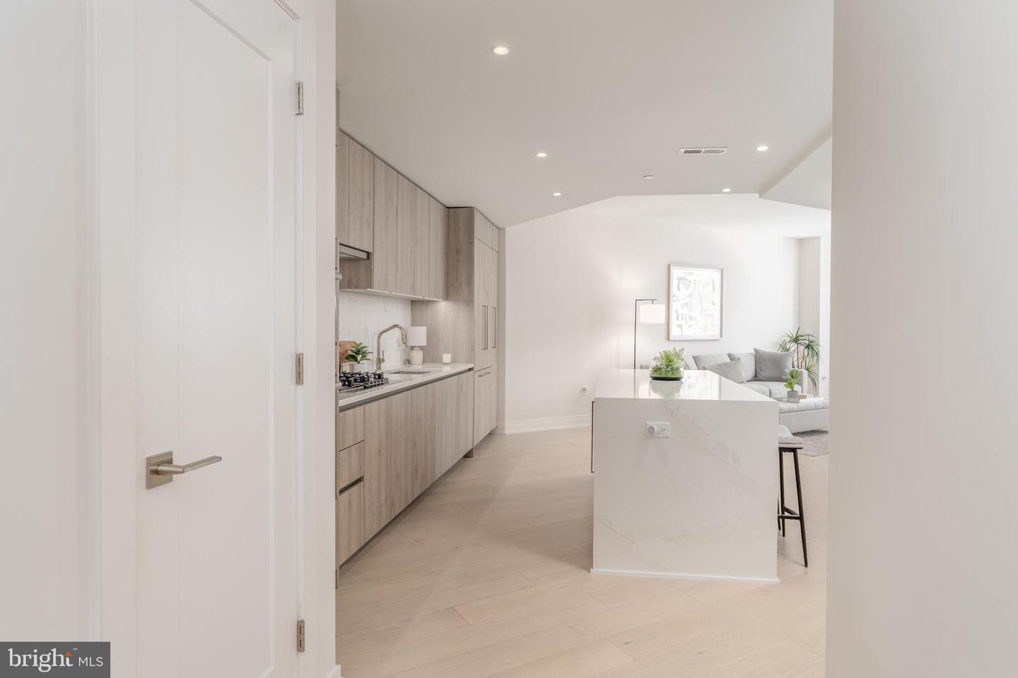 1201 N ROYAL ST #210, ALEXANDRIA, Virginia 22314, 2 Bedrooms Bedrooms, ,2 BathroomsBathrooms,Residential,For sale,1201 N ROYAL ST #210,VAAX2046994 MLS # VAAX2046994