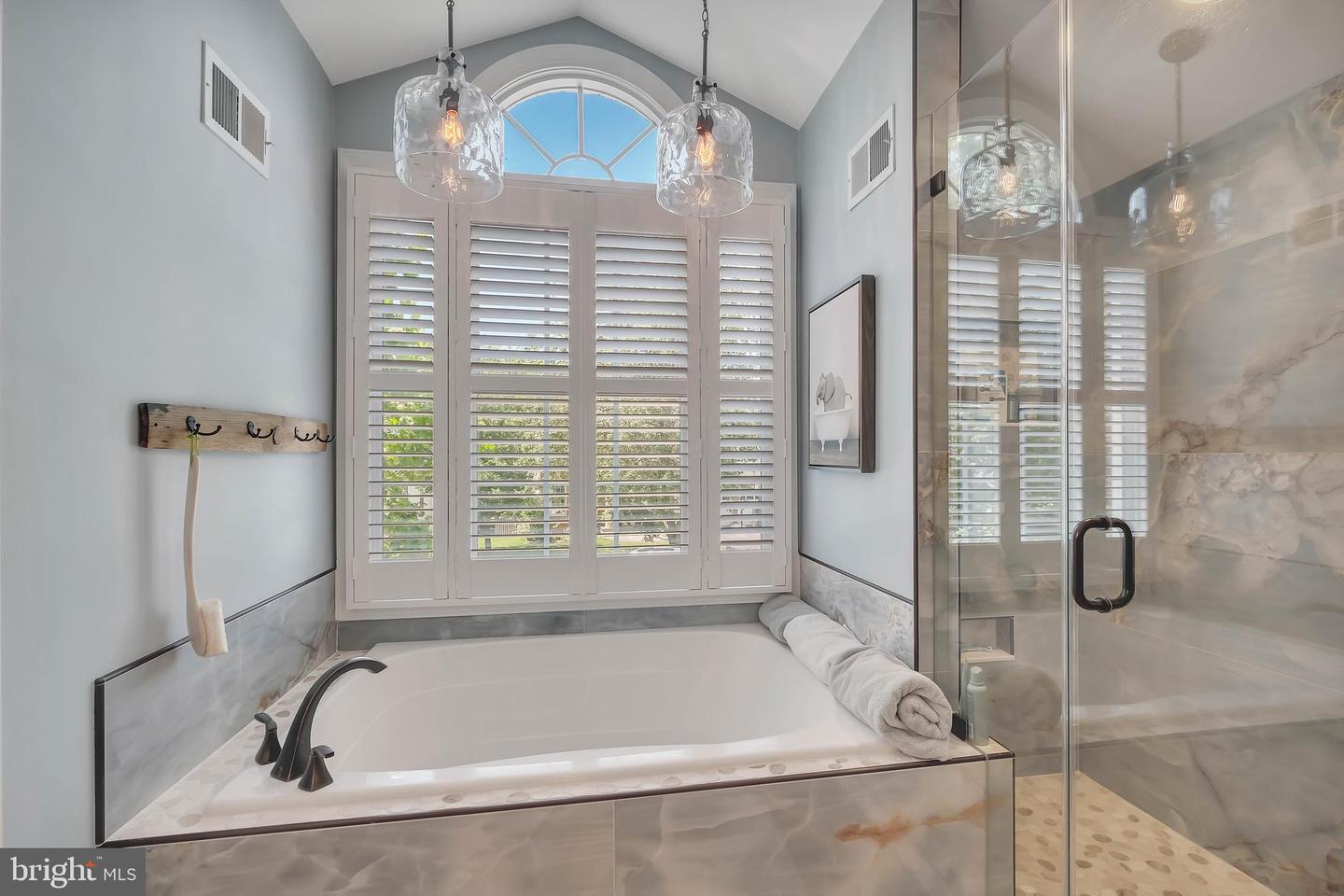 18992 SNOWBERRY CT, LEESBURG, Virginia 20176, 5 Bedrooms Bedrooms, ,3 BathroomsBathrooms,Residential,For sale,18992 SNOWBERRY CT,VALO2100748 MLS # VALO2100748