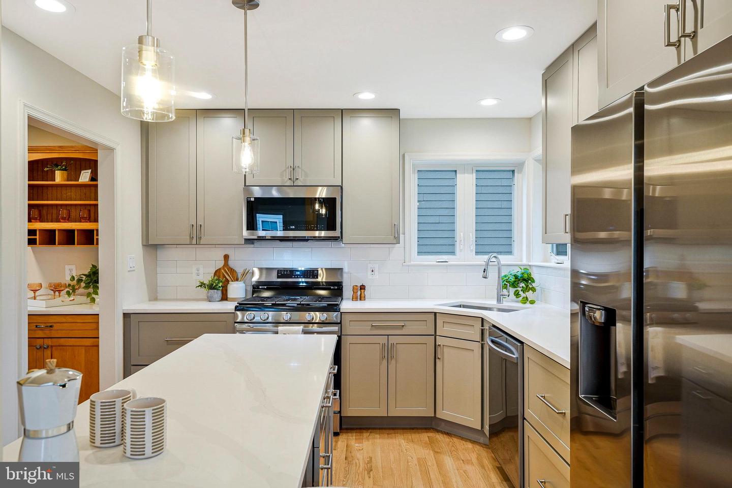 216 BATTLE ST SW, VIENNA, Virginia 22180, 4 Bedrooms Bedrooms, ,3 BathroomsBathrooms,Residential,For sale,216 BATTLE ST SW,VAFX2252900 MLS # VAFX2252900
