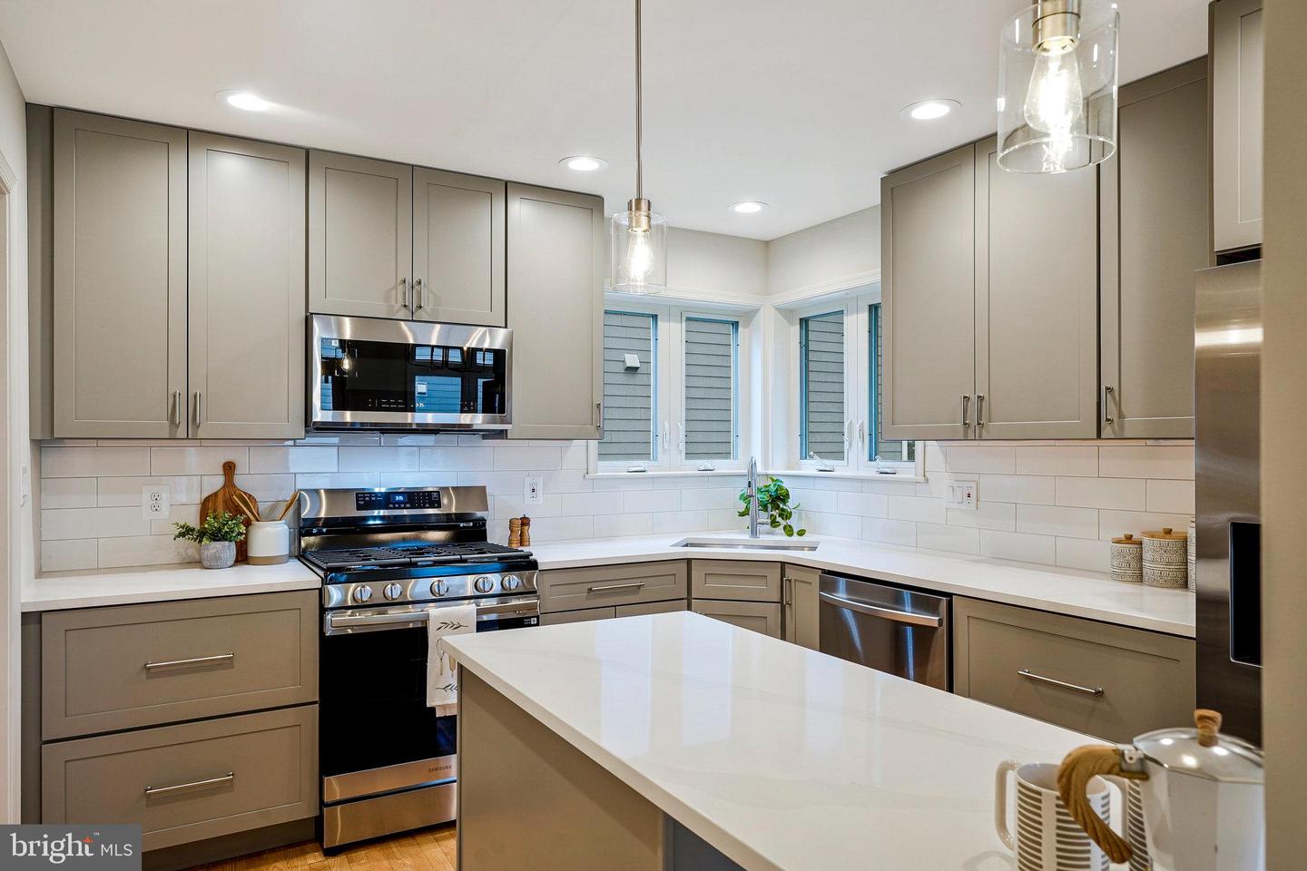 216 BATTLE ST SW, VIENNA, Virginia 22180, 4 Bedrooms Bedrooms, ,3 BathroomsBathrooms,Residential,For sale,216 BATTLE ST SW,VAFX2252900 MLS # VAFX2252900