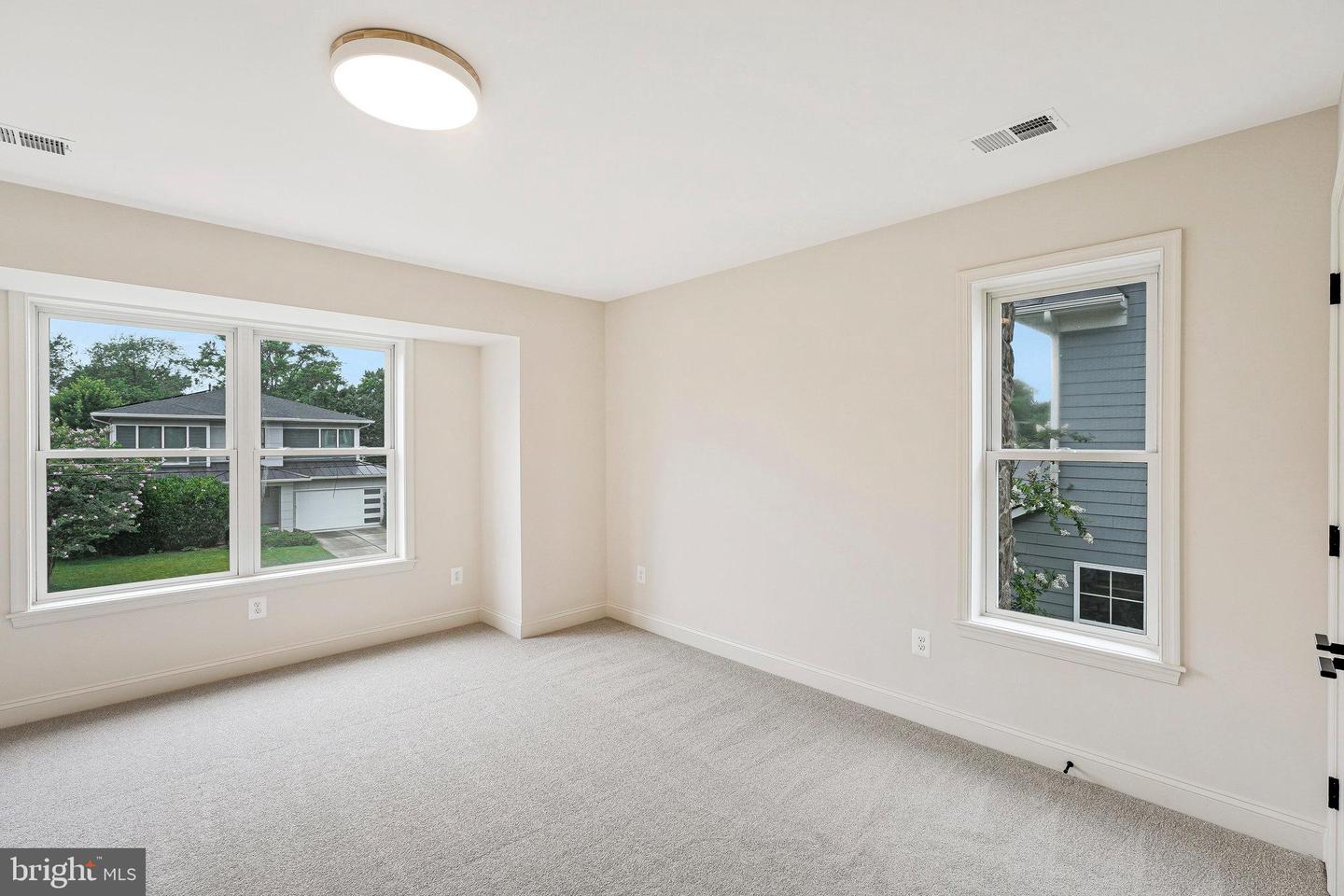216 BATTLE ST SW, VIENNA, Virginia 22180, 4 Bedrooms Bedrooms, ,3 BathroomsBathrooms,Residential,For sale,216 BATTLE ST SW,VAFX2252900 MLS # VAFX2252900