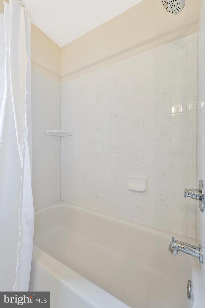216 BATTLE ST SW, VIENNA, Virginia 22180, 4 Bedrooms Bedrooms, ,3 BathroomsBathrooms,Residential,For sale,216 BATTLE ST SW,VAFX2252900 MLS # VAFX2252900