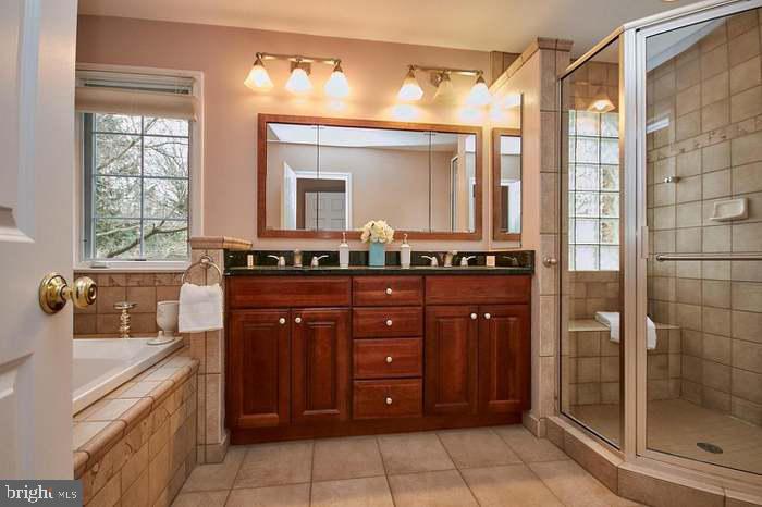 1006 KIMBERWICKE RD, MCLEAN, Virginia 22102, 5 Bedrooms Bedrooms, ,4 BathroomsBathrooms,Residential,For sale,1006 KIMBERWICKE RD,VAFX2252908 MLS # VAFX2252908