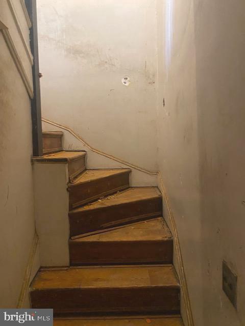1733 L ST NE, WASHINGTON, District Of Columbia 20002, 2 Bedrooms Bedrooms, ,1 BathroomBathrooms,Residential,For sale,1733 L ST NE,DCDC2208654 MLS # DCDC2208654