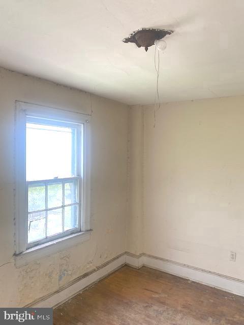 1733 L ST NE, WASHINGTON, District Of Columbia 20002, 2 Bedrooms Bedrooms, ,1 BathroomBathrooms,Residential,For sale,1733 L ST NE,DCDC2208654 MLS # DCDC2208654