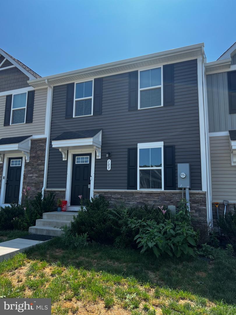 103 WILLIAMS ST, STRASBURG, Virginia 22657, 3 Bedrooms Bedrooms, ,2 BathroomsBathrooms,Residential,For sale,103 WILLIAMS ST,VASH2011886 MLS # VASH2011886