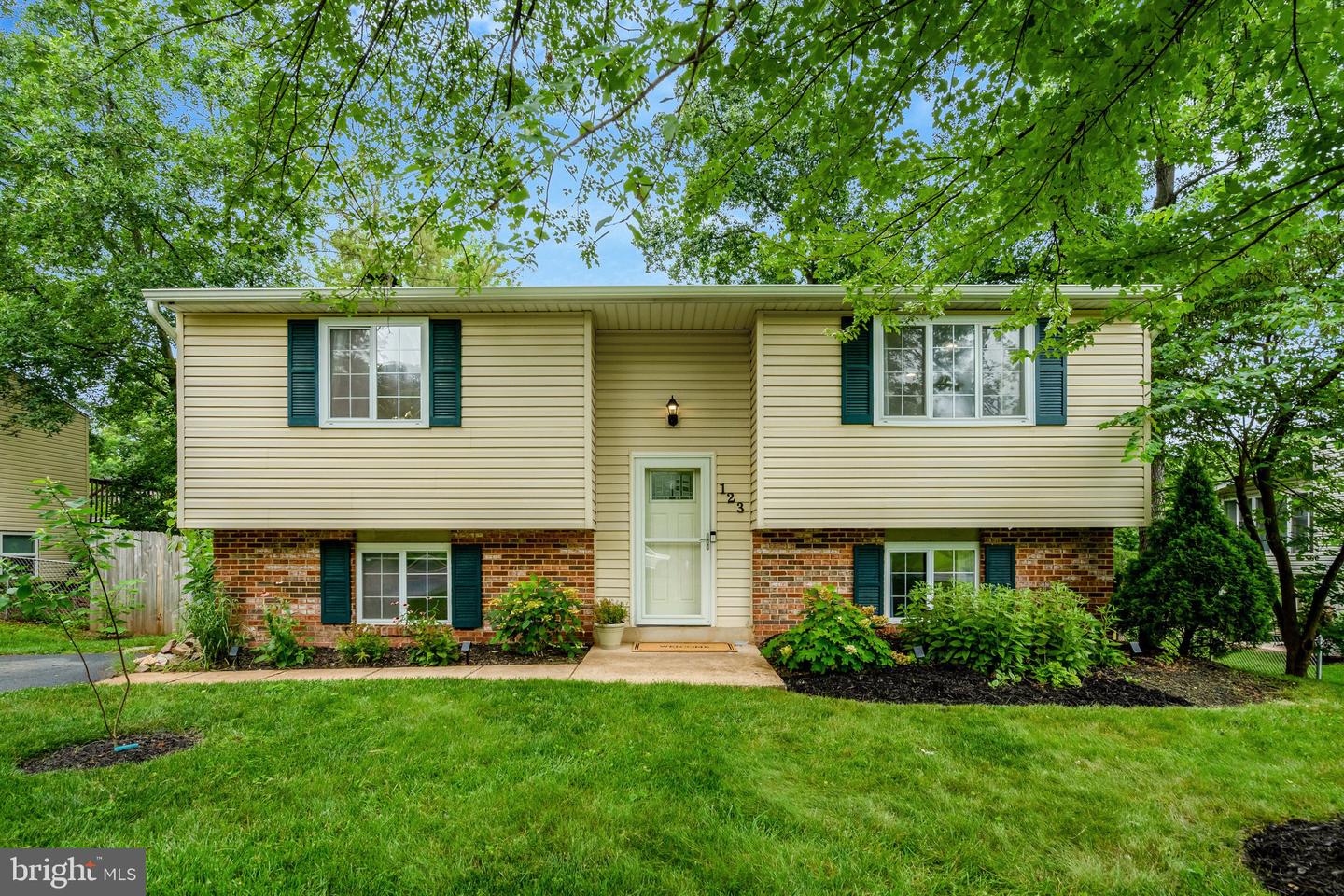 123 MAGNOLIA RD, STERLING, Virginia 20164, 3 Bedrooms Bedrooms, ,2 BathroomsBathrooms,Residential,For sale,123 MAGNOLIA RD,VALO2100928 MLS # VALO2100928
