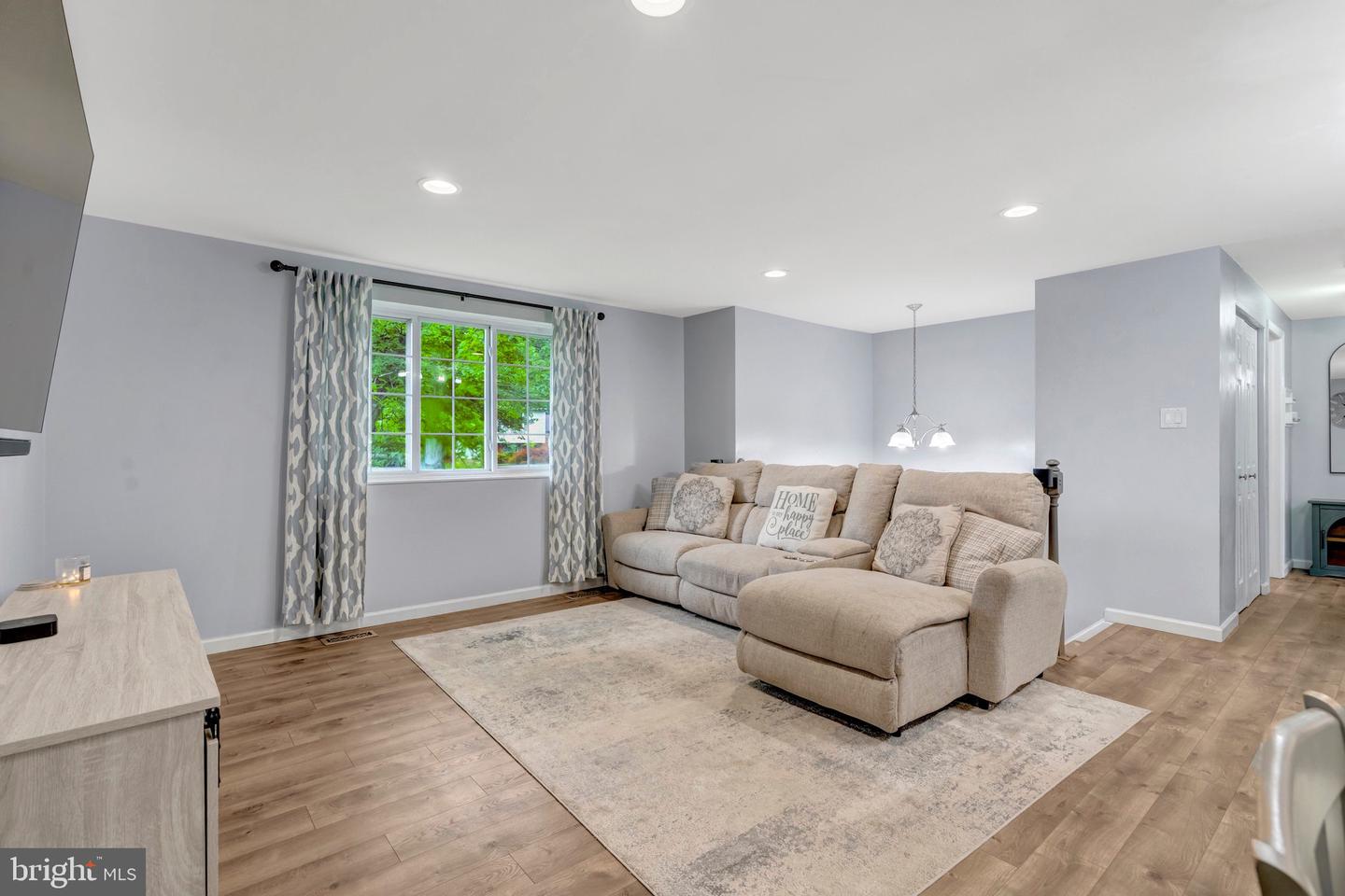 123 MAGNOLIA RD, STERLING, Virginia 20164, 3 Bedrooms Bedrooms, ,2 BathroomsBathrooms,Residential,For sale,123 MAGNOLIA RD,VALO2100928 MLS # VALO2100928
