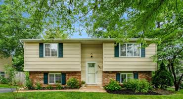 123 MAGNOLIA RD, STERLING, Virginia 20164, 3 Bedrooms Bedrooms, ,2 BathroomsBathrooms,Residential,For sale,123 MAGNOLIA RD,VALO2100928 MLS # VALO2100928
