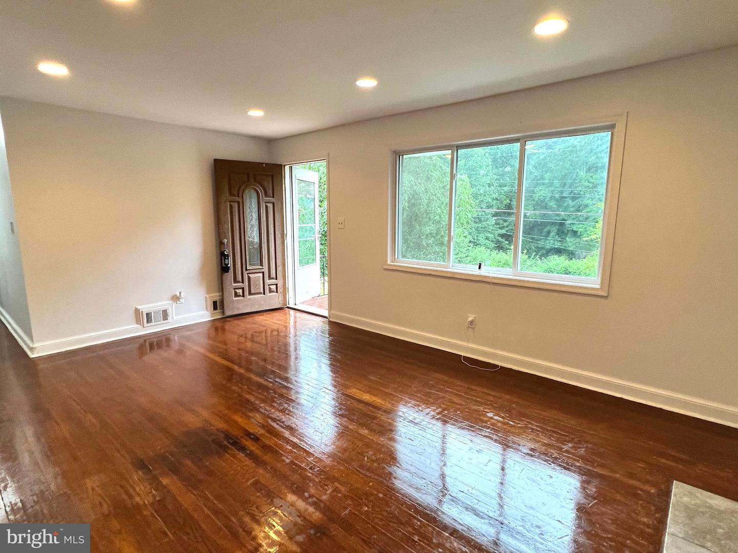 3809 LARCHMONT DR, ANNANDALE, Virginia 22003, 3 Bedrooms Bedrooms, ,2 BathroomsBathrooms,Residential,For sale,3809 LARCHMONT DR,VAFX2252870 MLS # VAFX2252870