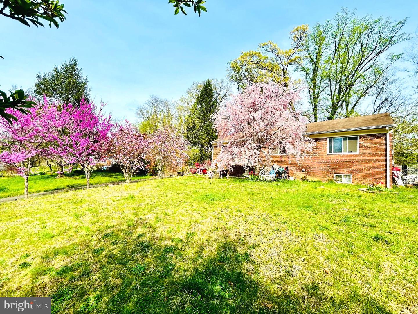 3809 LARCHMONT DR, ANNANDALE, Virginia 22003, 3 Bedrooms Bedrooms, ,2 BathroomsBathrooms,Residential,For sale,3809 LARCHMONT DR,VAFX2252870 MLS # VAFX2252870