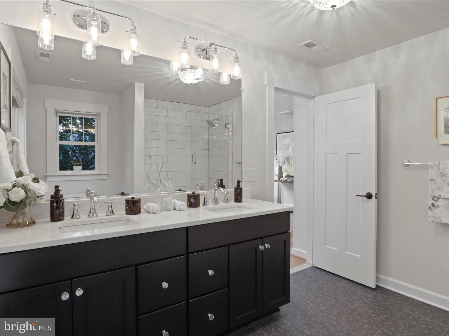 22 W DEL RAY AVE, ALEXANDRIA, Virginia 22301, 4 Bedrooms Bedrooms, ,3 BathroomsBathrooms,Residential,For sale,22 W DEL RAY AVE,VAAX2046816 MLS # VAAX2046816