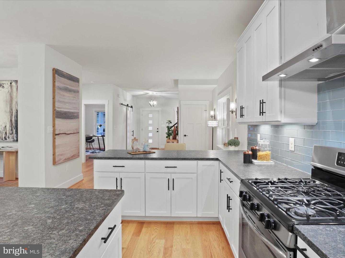 22 W DEL RAY AVE, ALEXANDRIA, Virginia 22301, 4 Bedrooms Bedrooms, ,3 BathroomsBathrooms,Residential,For sale,22 W DEL RAY AVE,VAAX2046816 MLS # VAAX2046816