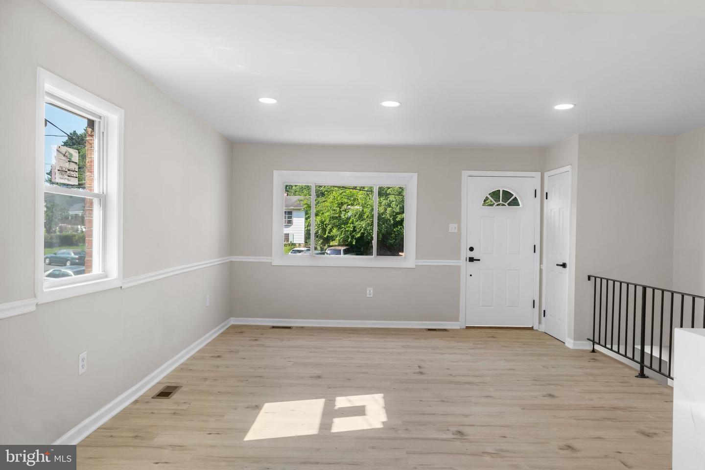 1614 MARYLAND AVE, WOODBRIDGE, Virginia 22191, 3 Bedrooms Bedrooms, 5 Rooms Rooms,2 BathroomsBathrooms,Residential,For sale,1614 MARYLAND AVE,VAPW2098318 MLS # VAPW2098318