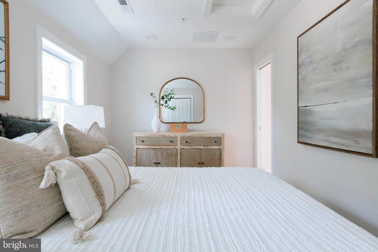 1616 C ST NE, WASHINGTON, District Of Columbia 20002, 5 Bedrooms Bedrooms, ,3 BathroomsBathrooms,Residential,For sale,1616 C ST NE,DCDC2206482 MLS # DCDC2206482