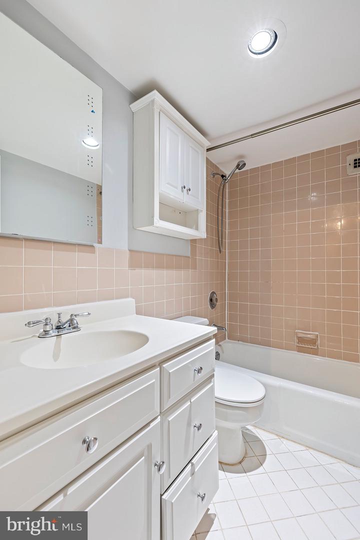 2939 VAN NESS ST NW #230, WASHINGTON, District Of Columbia 20008, 1 Bedroom Bedrooms, ,1 BathroomBathrooms,Residential,For sale,2939 VAN NESS ST NW #230,DCDC2208702 MLS # DCDC2208702