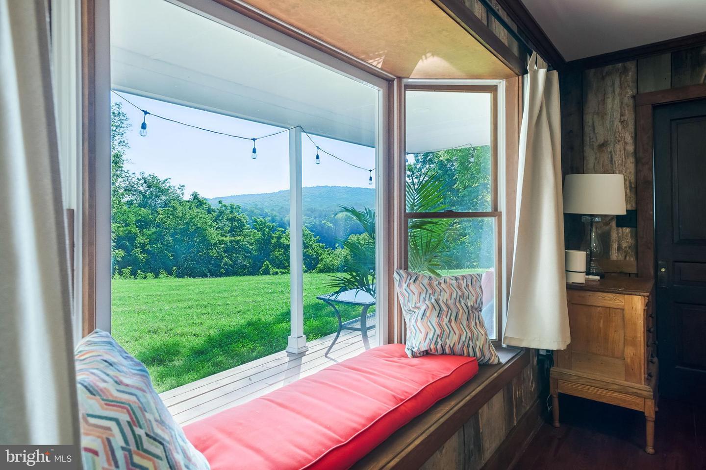 7811 CARTERS RUN DR, MARSHALL, Virginia 20115, 4 Bedrooms Bedrooms, ,3 BathroomsBathrooms,Residential,For sale,7811 CARTERS RUN DR,VAFQ2016782 MLS # VAFQ2016782