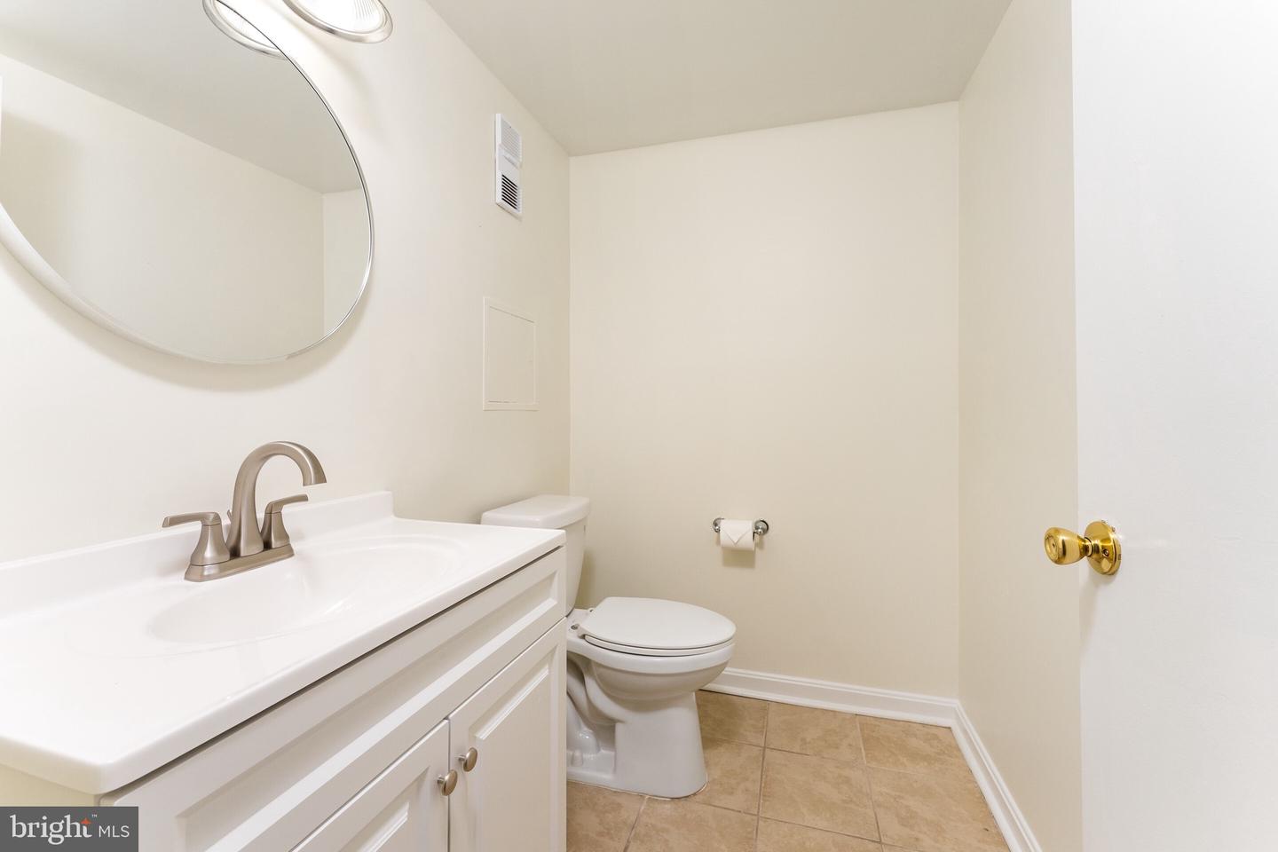 3713 S GEORGE MASON DR #T5, FALLS CHURCH, Virginia 22041, 3 Bedrooms Bedrooms, ,2 BathroomsBathrooms,Residential,For sale,3713 S GEORGE MASON DR #T5,VAFX2248108 MLS # VAFX2248108