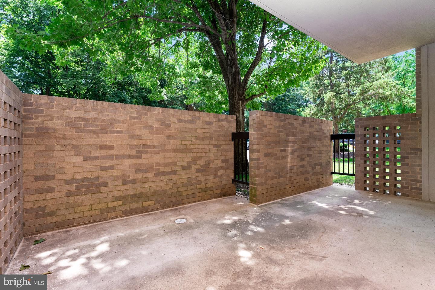 3713 S GEORGE MASON DR #T5, FALLS CHURCH, Virginia 22041, 3 Bedrooms Bedrooms, ,2 BathroomsBathrooms,Residential,For sale,3713 S GEORGE MASON DR #T5,VAFX2248108 MLS # VAFX2248108