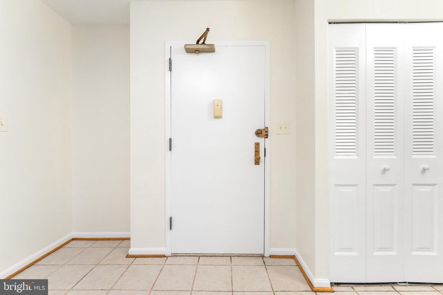 3713 S GEORGE MASON DR #T5, FALLS CHURCH, Virginia 22041, 3 Bedrooms Bedrooms, ,2 BathroomsBathrooms,Residential,For sale,3713 S GEORGE MASON DR #T5,VAFX2248108 MLS # VAFX2248108