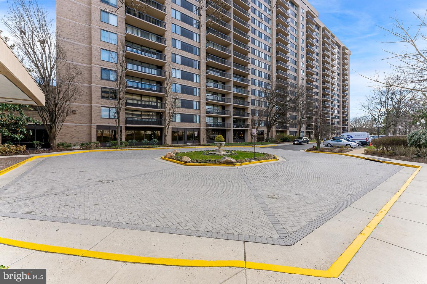3713 S GEORGE MASON DR #T5, FALLS CHURCH, Virginia 22041, 3 Bedrooms Bedrooms, ,2 BathroomsBathrooms,Residential,For sale,3713 S GEORGE MASON DR #T5,VAFX2248108 MLS # VAFX2248108