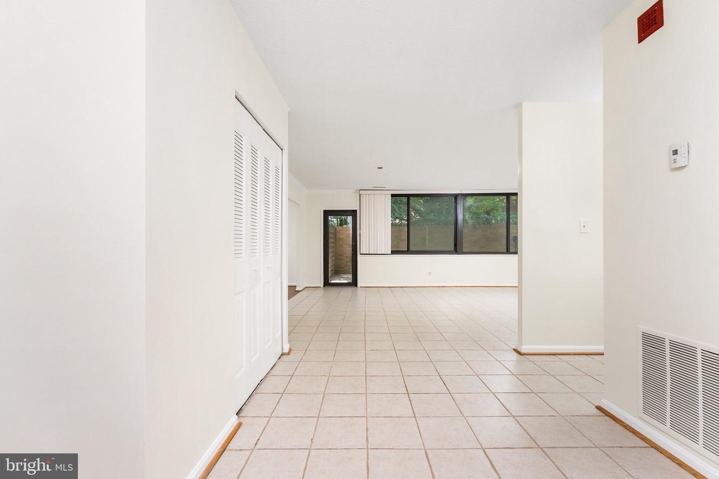 3713 S GEORGE MASON DR #T5, FALLS CHURCH, Virginia 22041, 3 Bedrooms Bedrooms, ,2 BathroomsBathrooms,Residential,For sale,3713 S GEORGE MASON DR #T5,VAFX2248108 MLS # VAFX2248108