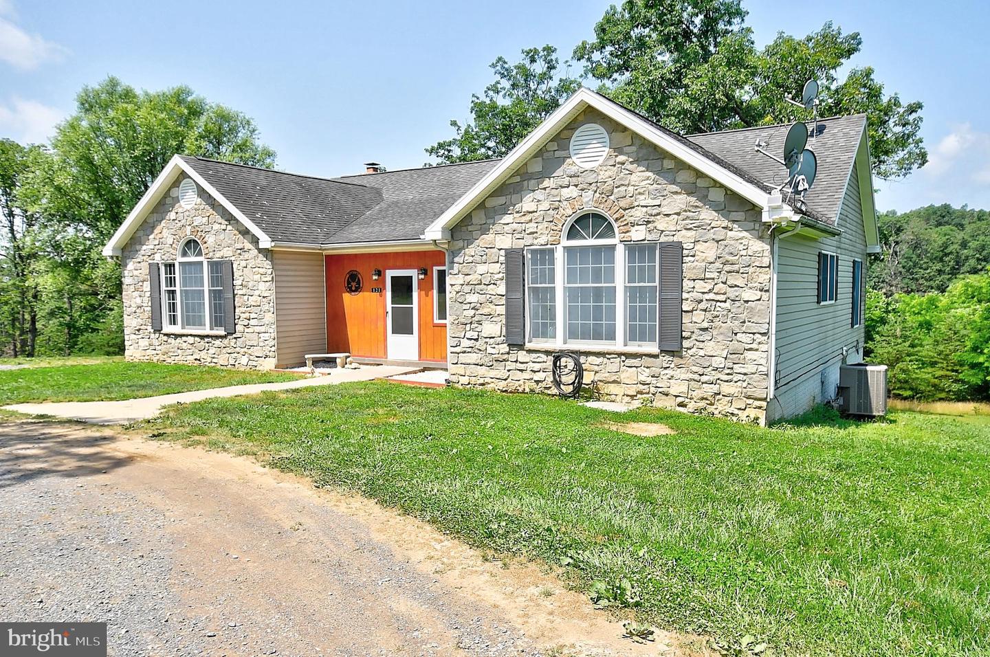 121 SWEETBRIAR LN, WINCHESTER, Virginia 22603, 4 Bedrooms Bedrooms, ,3 BathroomsBathrooms,Residential,For sale,121 SWEETBRIAR LN,VAFV2034970 MLS # VAFV2034970