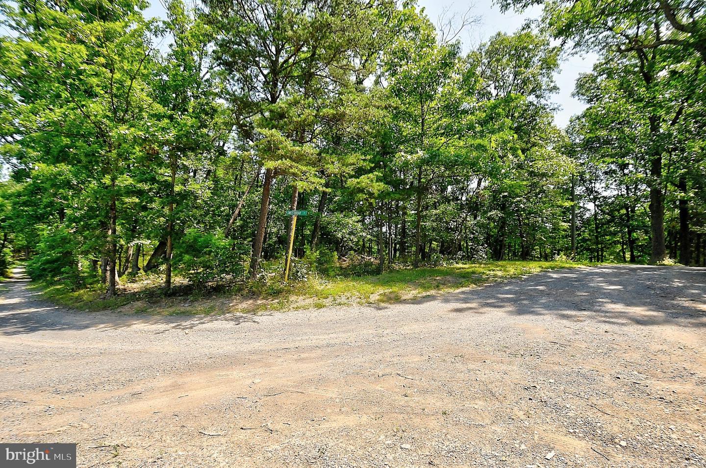 121 SWEETBRIAR LN, WINCHESTER, Virginia 22603, 4 Bedrooms Bedrooms, ,3 BathroomsBathrooms,Residential,For sale,121 SWEETBRIAR LN,VAFV2034970 MLS # VAFV2034970