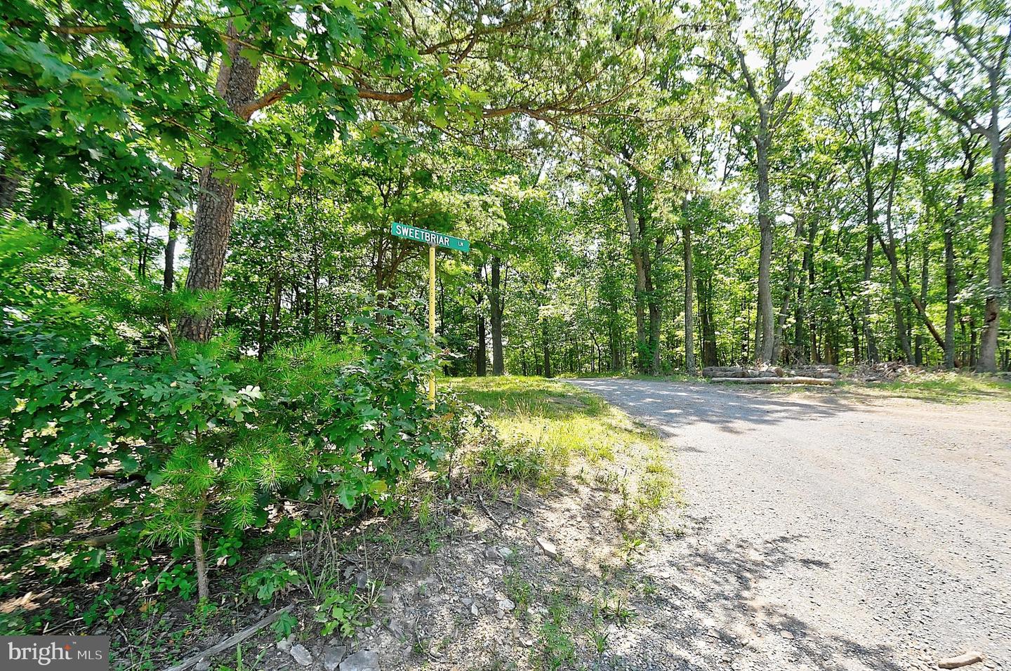 121 SWEETBRIAR LN, WINCHESTER, Virginia 22603, 4 Bedrooms Bedrooms, ,3 BathroomsBathrooms,Residential,For sale,121 SWEETBRIAR LN,VAFV2034970 MLS # VAFV2034970