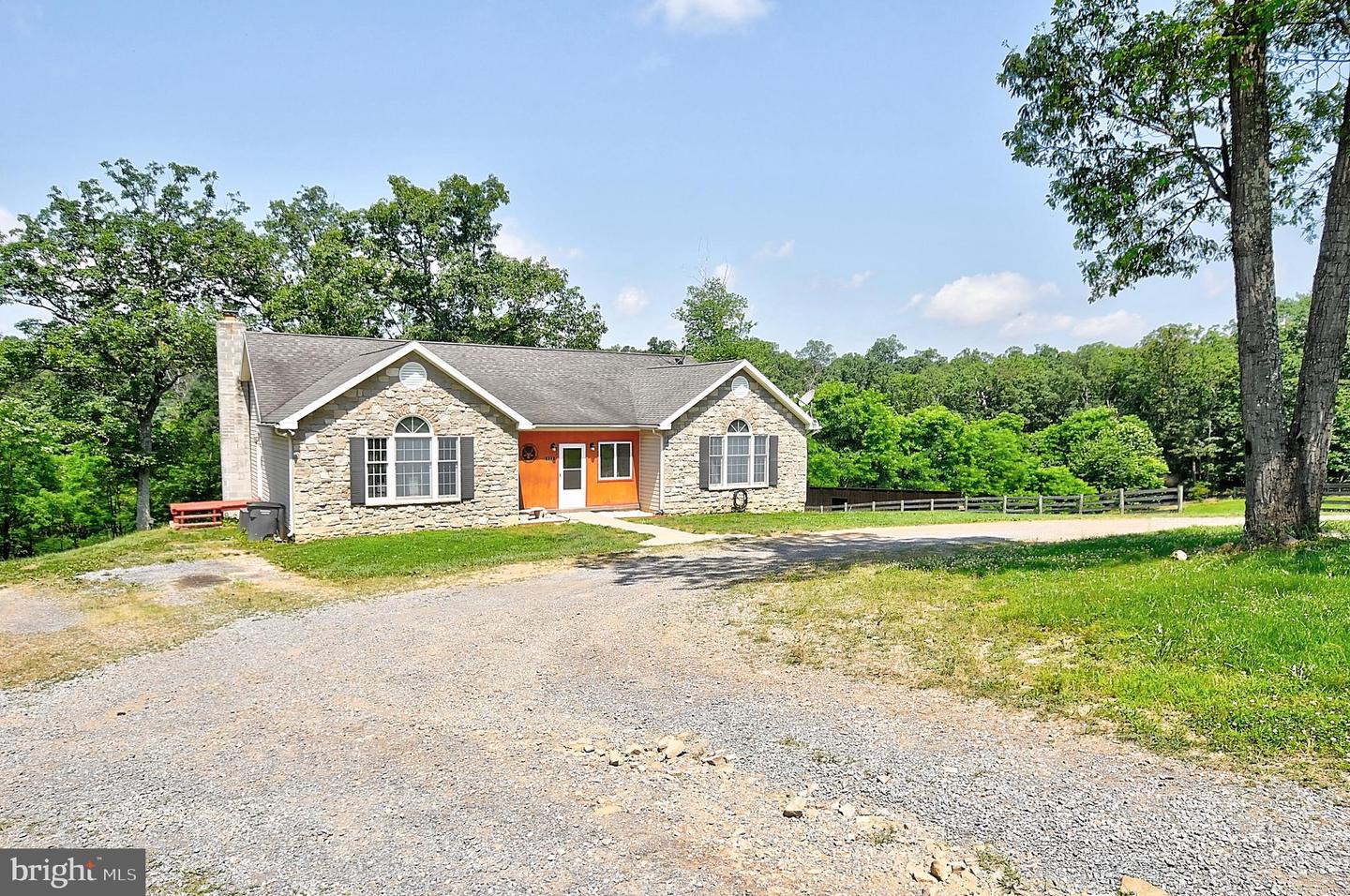 121 SWEETBRIAR LN, WINCHESTER, Virginia 22603, 4 Bedrooms Bedrooms, ,3 BathroomsBathrooms,Residential,For sale,121 SWEETBRIAR LN,VAFV2034970 MLS # VAFV2034970
