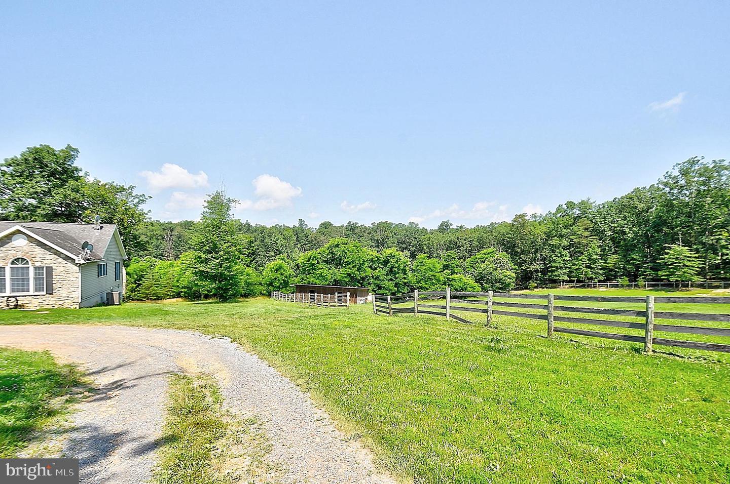 121 SWEETBRIAR LN, WINCHESTER, Virginia 22603, 4 Bedrooms Bedrooms, ,3 BathroomsBathrooms,Residential,For sale,121 SWEETBRIAR LN,VAFV2034970 MLS # VAFV2034970