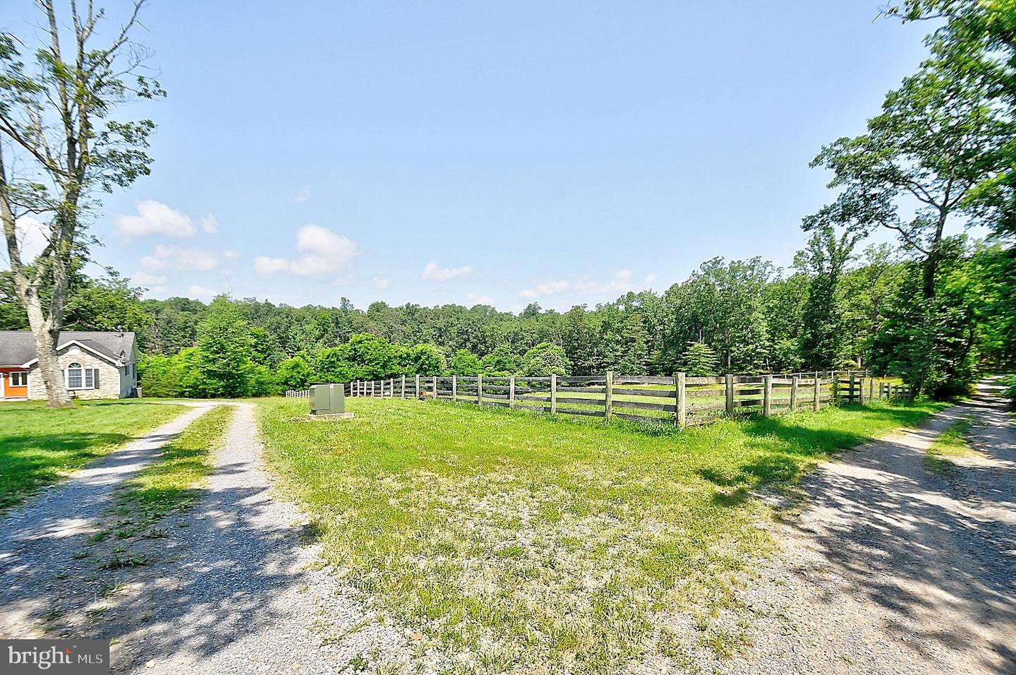 121 SWEETBRIAR LN, WINCHESTER, Virginia 22603, 4 Bedrooms Bedrooms, ,3 BathroomsBathrooms,Residential,For sale,121 SWEETBRIAR LN,VAFV2034970 MLS # VAFV2034970