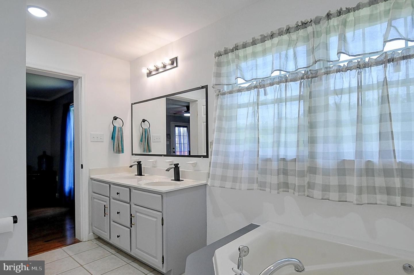 121 SWEETBRIAR LN, WINCHESTER, Virginia 22603, 4 Bedrooms Bedrooms, ,3 BathroomsBathrooms,Residential,For sale,121 SWEETBRIAR LN,VAFV2034970 MLS # VAFV2034970