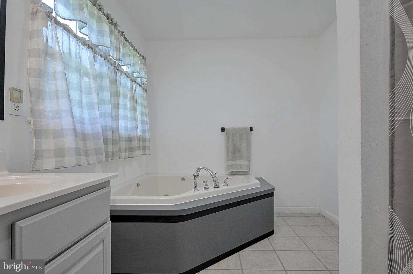 121 SWEETBRIAR LN, WINCHESTER, Virginia 22603, 4 Bedrooms Bedrooms, ,3 BathroomsBathrooms,Residential,For sale,121 SWEETBRIAR LN,VAFV2034970 MLS # VAFV2034970