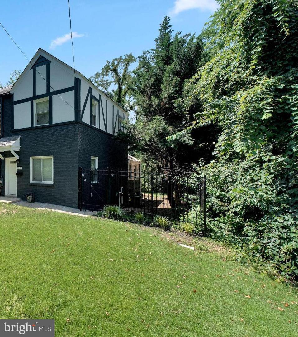 4035 BENNING RD NE, WASHINGTON, District Of Columbia 20019, 3 Bedrooms Bedrooms, 8 Rooms Rooms,2 BathroomsBathrooms,Residential,For sale,4035 BENNING RD NE,DCDC2207532 MLS # DCDC2207532