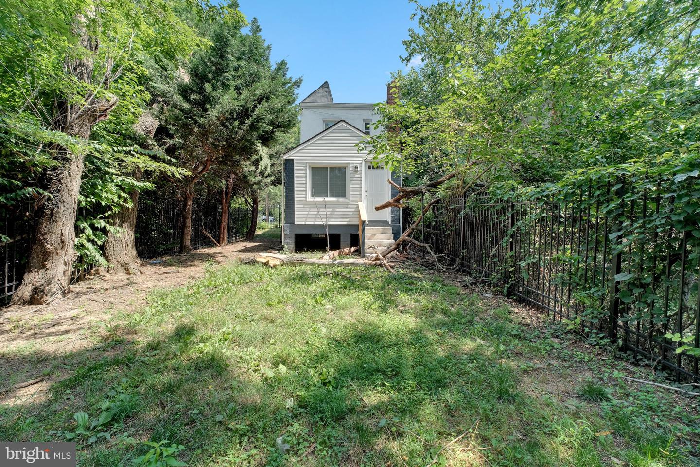 4035 BENNING RD NE, WASHINGTON, District Of Columbia 20019, 3 Bedrooms Bedrooms, 8 Rooms Rooms,2 BathroomsBathrooms,Residential,For sale,4035 BENNING RD NE,DCDC2207532 MLS # DCDC2207532