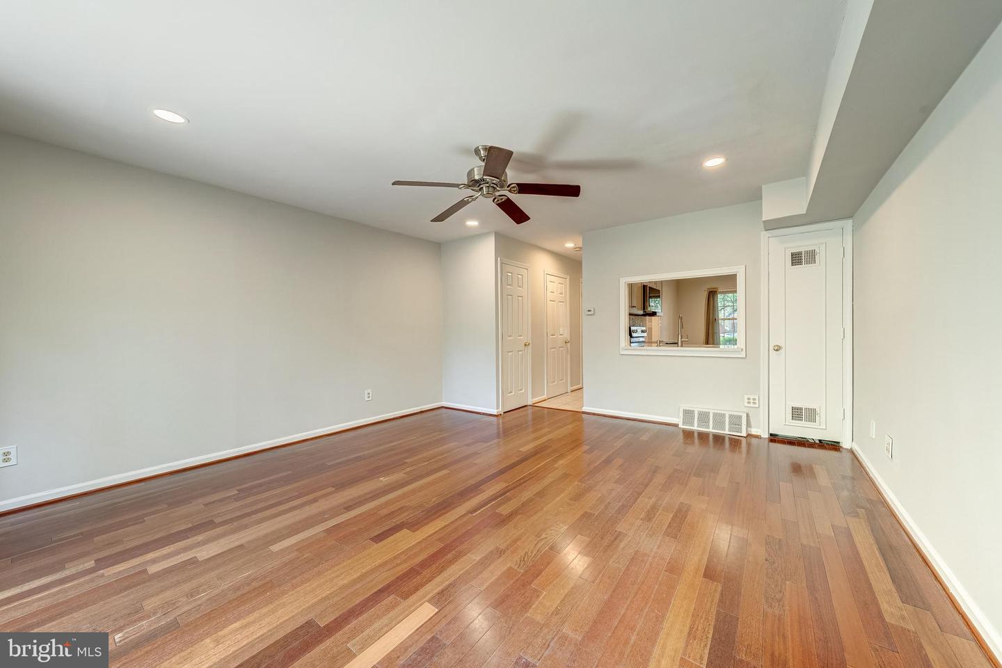 8218 CARRLEIGH PKWY #10, SPRINGFIELD, Virginia 22152, 2 Bedrooms Bedrooms, ,1 BathroomBathrooms,Residential,For sale,8218 CARRLEIGH PKWY #10,VAFX2250604 MLS # VAFX2250604