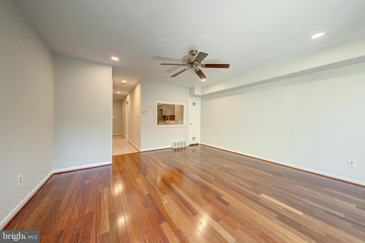8218 CARRLEIGH PKWY #10, SPRINGFIELD, Virginia 22152, 2 Bedrooms Bedrooms, ,1 BathroomBathrooms,Residential,For sale,8218 CARRLEIGH PKWY #10,VAFX2250604 MLS # VAFX2250604