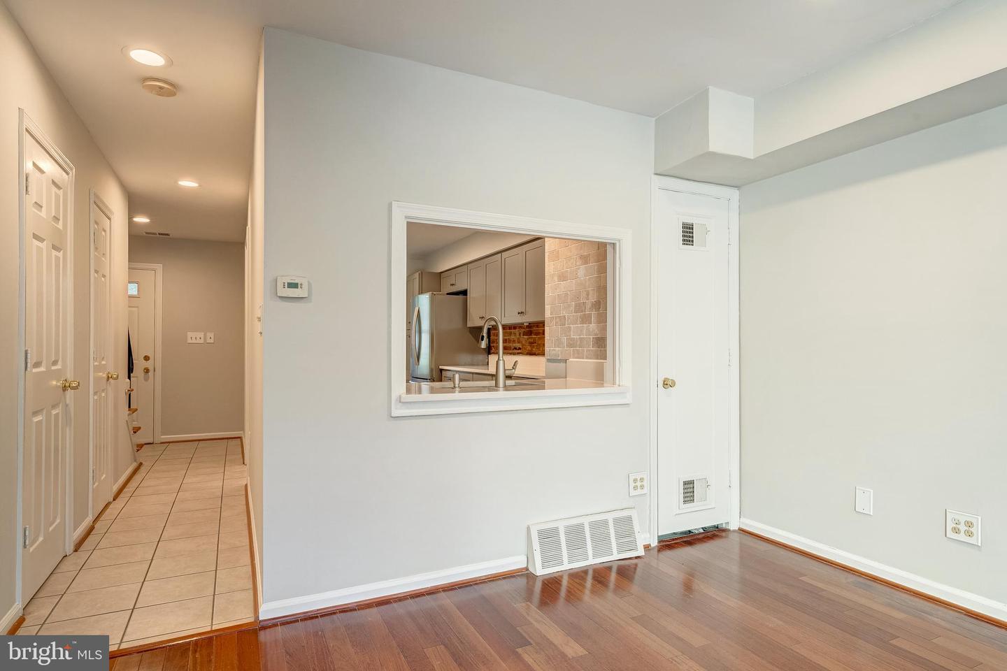 8218 CARRLEIGH PKWY #10, SPRINGFIELD, Virginia 22152, 2 Bedrooms Bedrooms, ,1 BathroomBathrooms,Residential,For sale,8218 CARRLEIGH PKWY #10,VAFX2250604 MLS # VAFX2250604