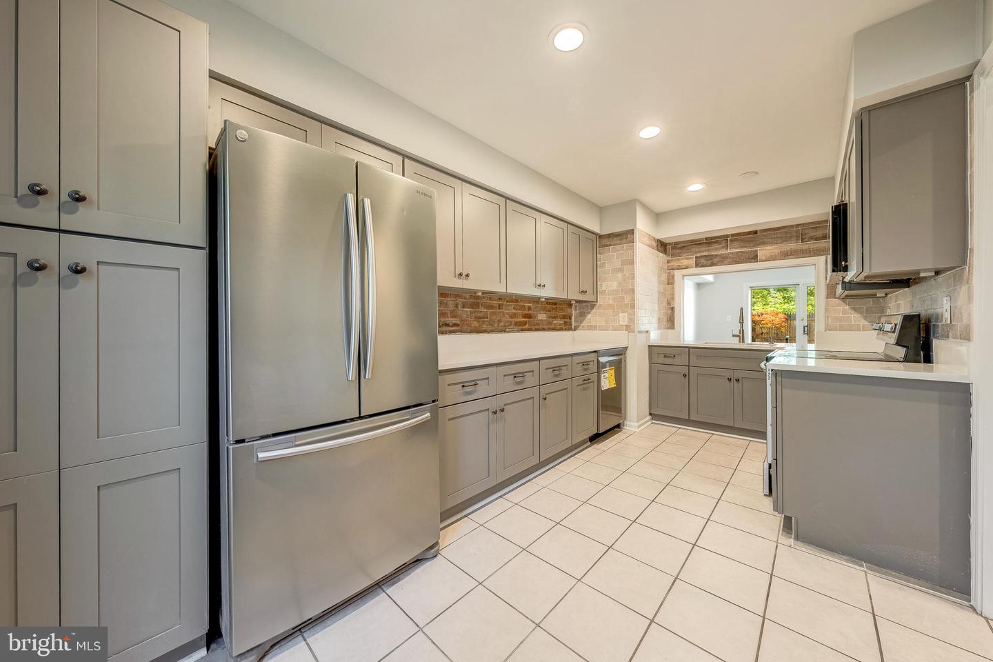 8218 CARRLEIGH PKWY #10, SPRINGFIELD, Virginia 22152, 2 Bedrooms Bedrooms, ,1 BathroomBathrooms,Residential,For sale,8218 CARRLEIGH PKWY #10,VAFX2250604 MLS # VAFX2250604
