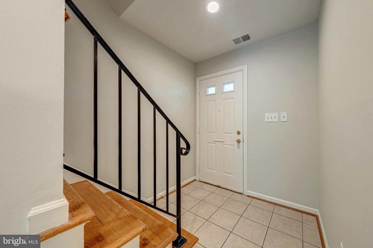 8218 CARRLEIGH PKWY #10, SPRINGFIELD, Virginia 22152, 2 Bedrooms Bedrooms, ,1 BathroomBathrooms,Residential,For sale,8218 CARRLEIGH PKWY #10,VAFX2250604 MLS # VAFX2250604