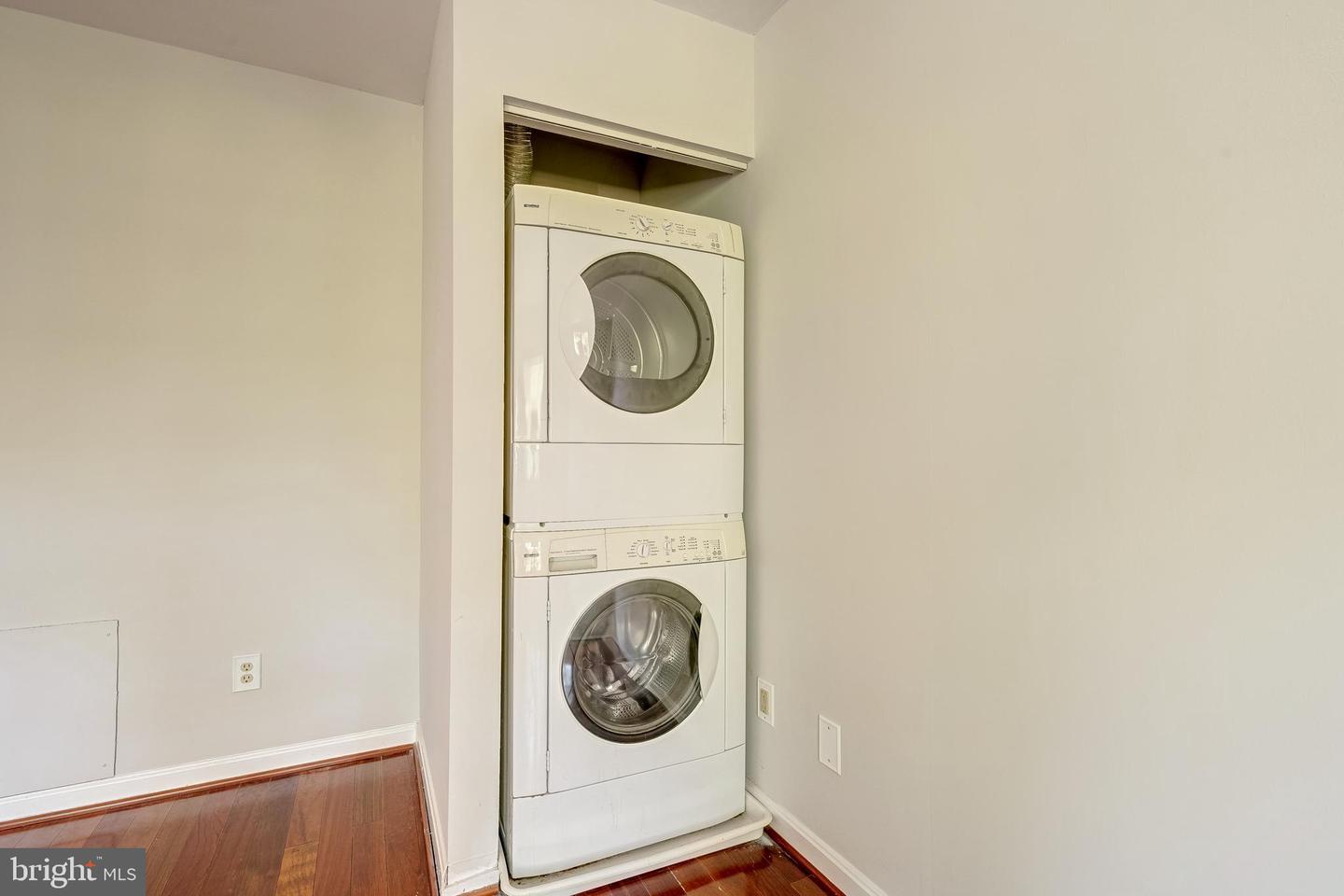 8218 CARRLEIGH PKWY #10, SPRINGFIELD, Virginia 22152, 2 Bedrooms Bedrooms, ,1 BathroomBathrooms,Residential,For sale,8218 CARRLEIGH PKWY #10,VAFX2250604 MLS # VAFX2250604