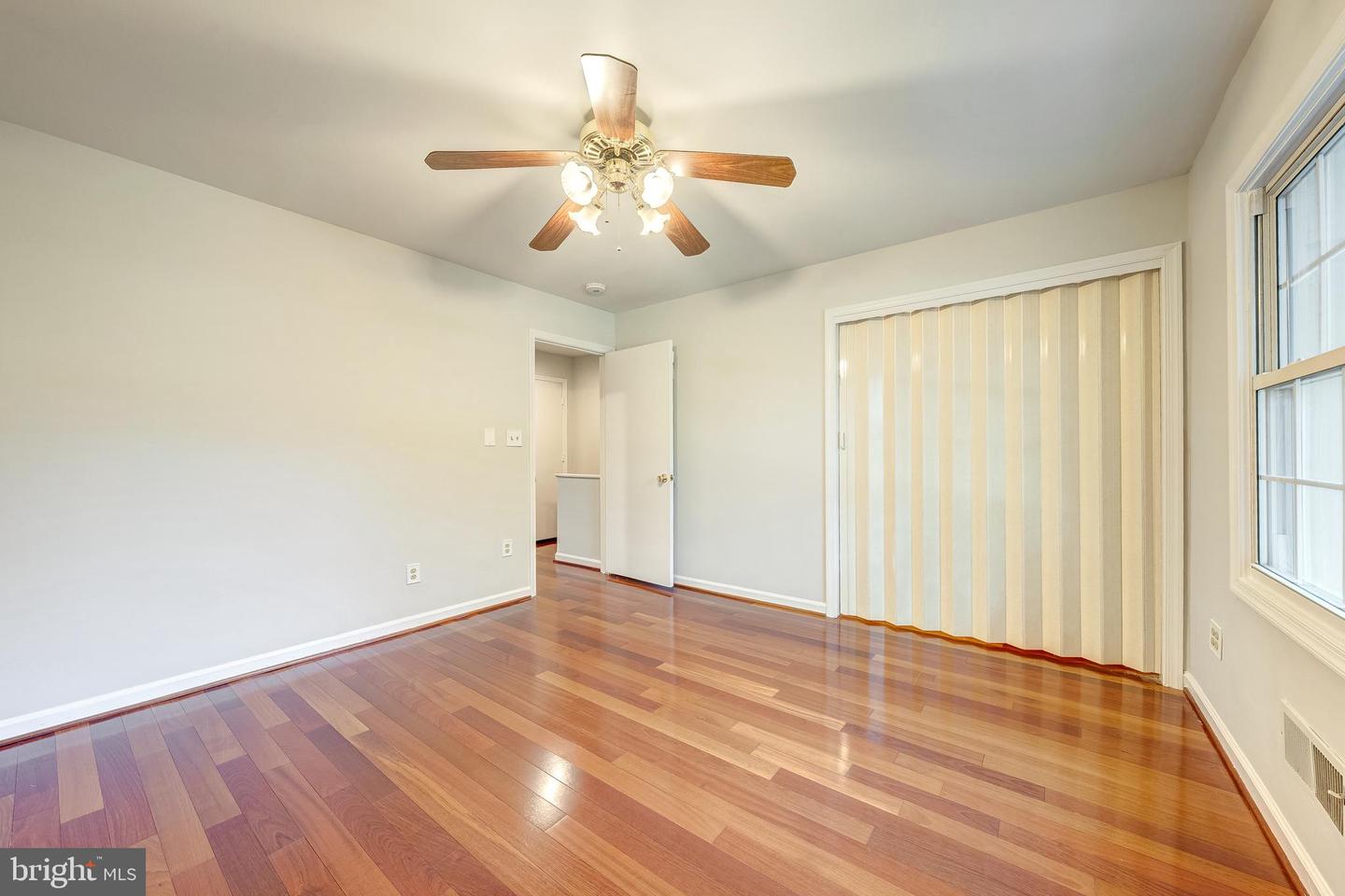 8218 CARRLEIGH PKWY #10, SPRINGFIELD, Virginia 22152, 2 Bedrooms Bedrooms, ,1 BathroomBathrooms,Residential,For sale,8218 CARRLEIGH PKWY #10,VAFX2250604 MLS # VAFX2250604