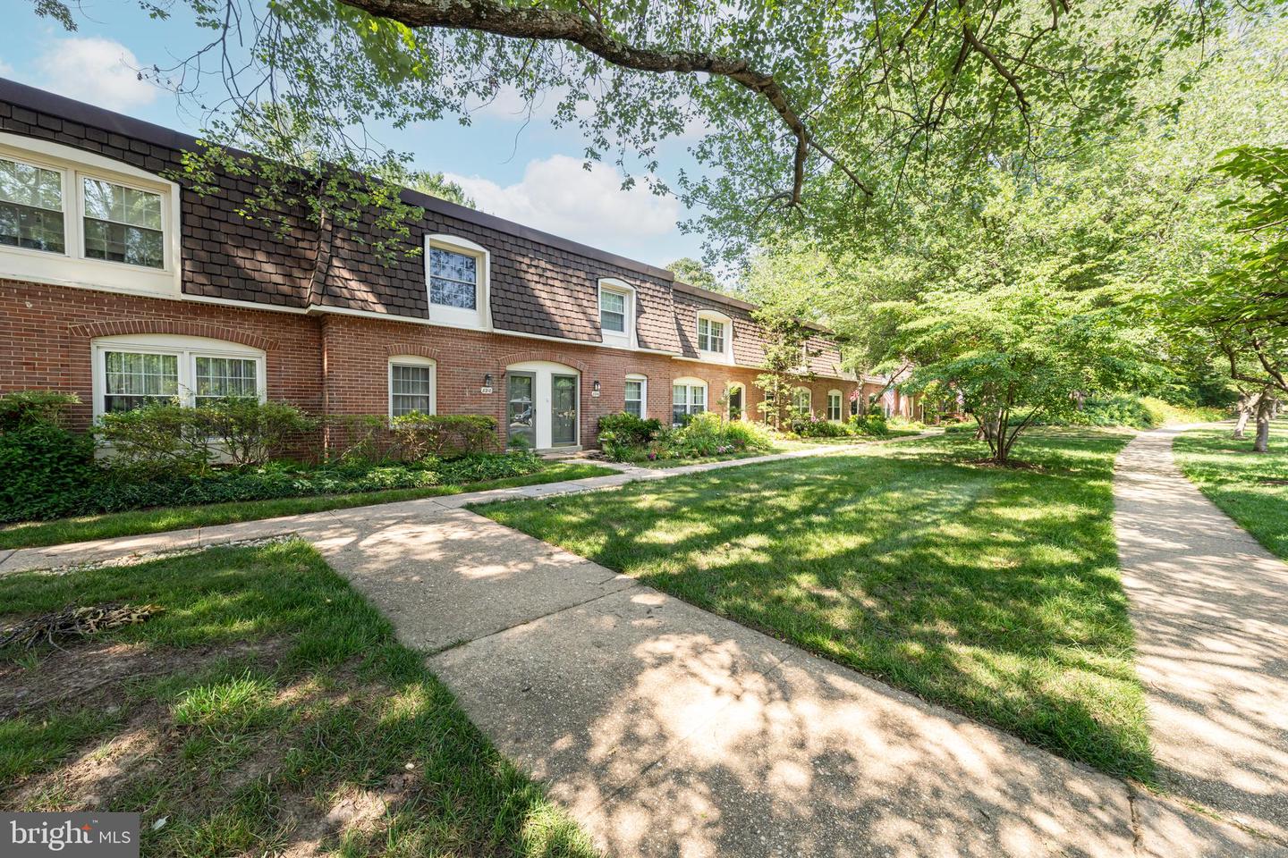 8218 CARRLEIGH PKWY #10, SPRINGFIELD, Virginia 22152, 2 Bedrooms Bedrooms, ,1 BathroomBathrooms,Residential,For sale,8218 CARRLEIGH PKWY #10,VAFX2250604 MLS # VAFX2250604