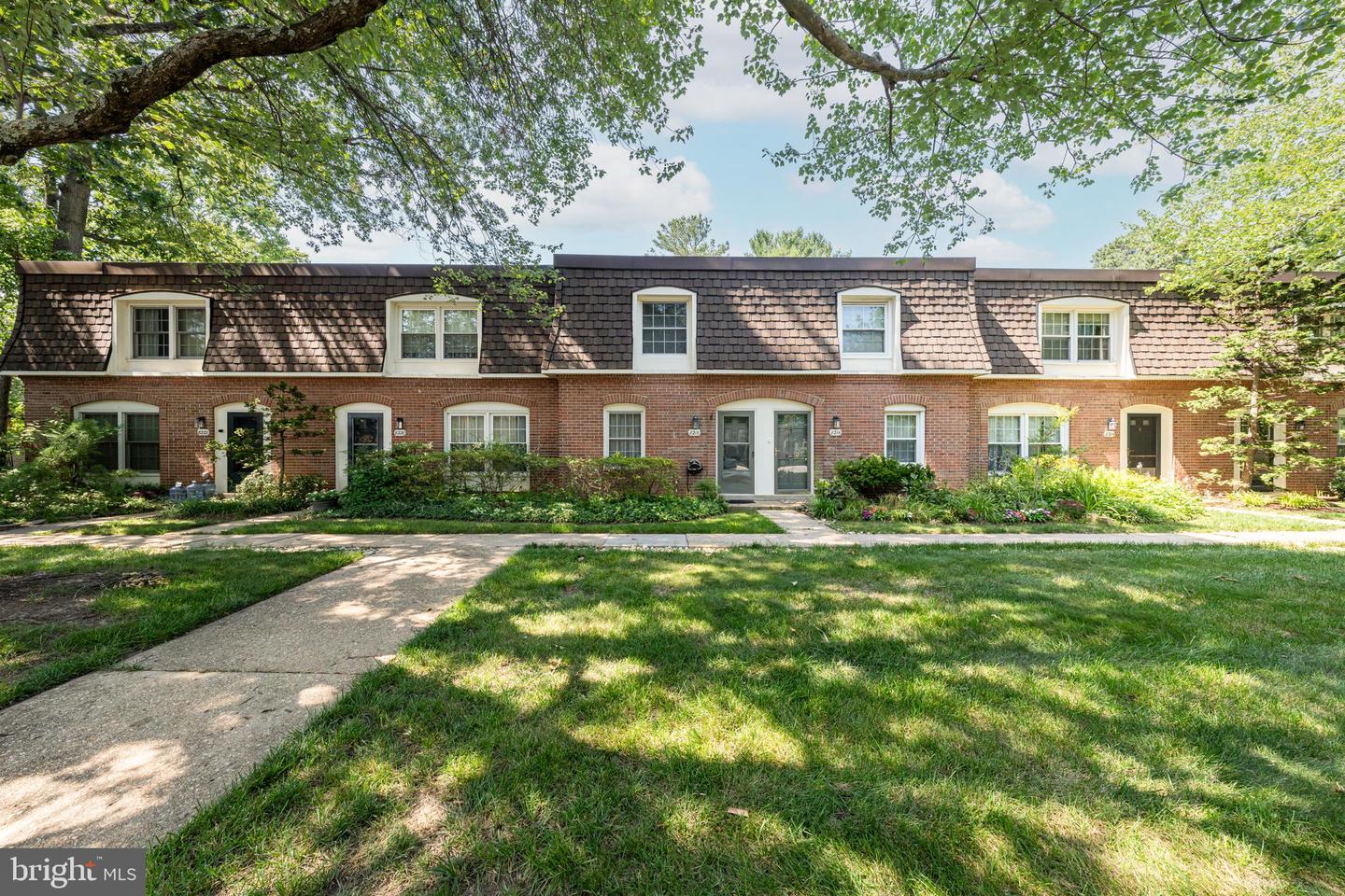 8218 CARRLEIGH PKWY #10, SPRINGFIELD, Virginia 22152, 2 Bedrooms Bedrooms, ,1 BathroomBathrooms,Residential,For sale,8218 CARRLEIGH PKWY #10,VAFX2250604 MLS # VAFX2250604