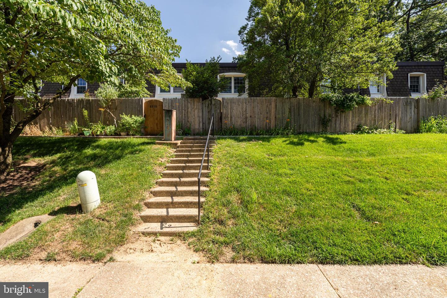 8218 CARRLEIGH PKWY #10, SPRINGFIELD, Virginia 22152, 2 Bedrooms Bedrooms, ,1 BathroomBathrooms,Residential,For sale,8218 CARRLEIGH PKWY #10,VAFX2250604 MLS # VAFX2250604