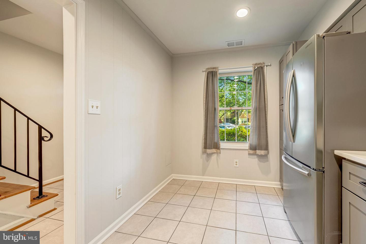 8218 CARRLEIGH PKWY #10, SPRINGFIELD, Virginia 22152, 2 Bedrooms Bedrooms, ,1 BathroomBathrooms,Residential,For sale,8218 CARRLEIGH PKWY #10,VAFX2250604 MLS # VAFX2250604